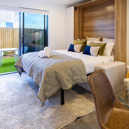 Downtown Comfort: Modern Studio With Backyard Christchurch Luaran gambar