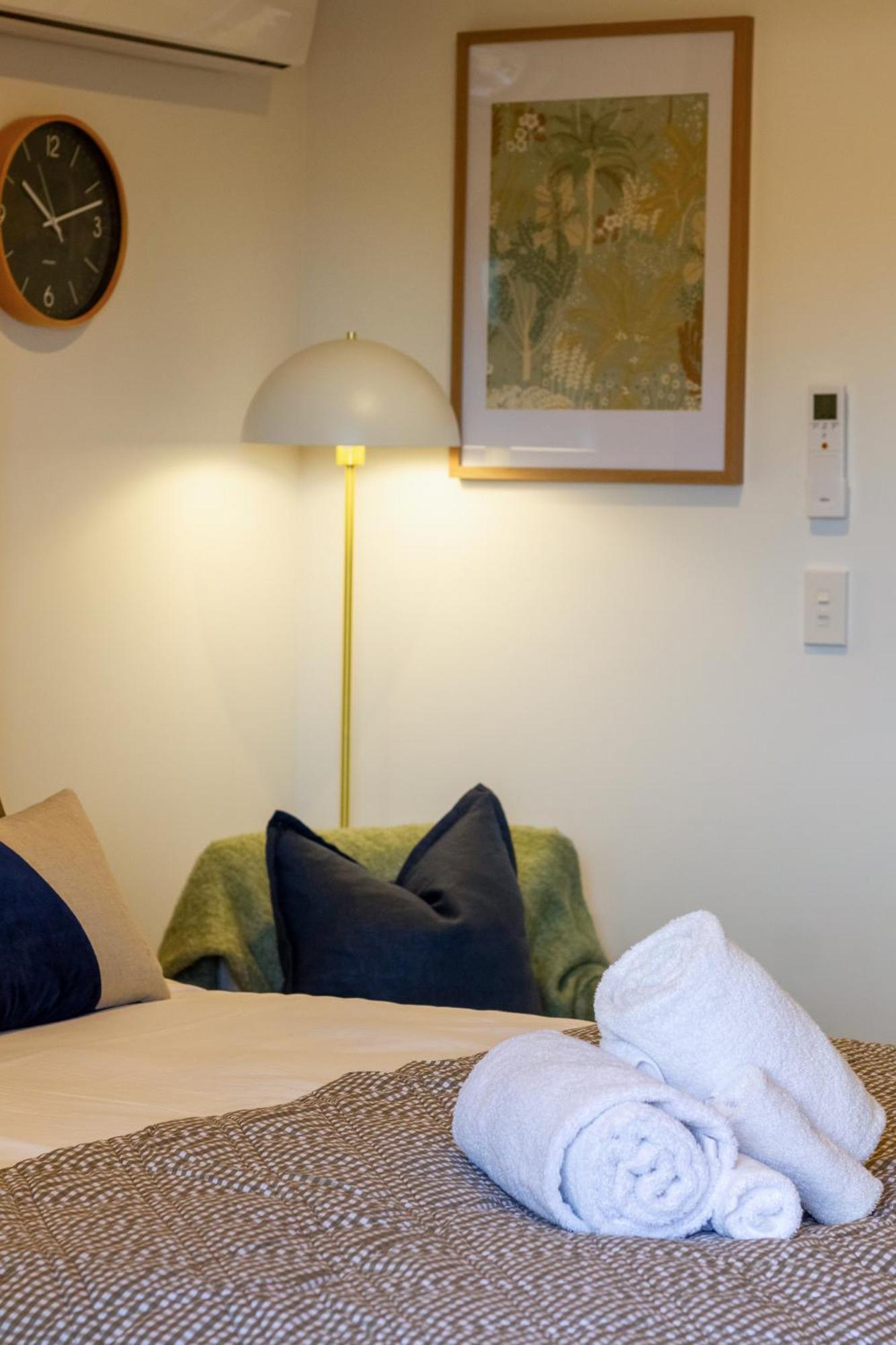 Downtown Comfort: Modern Studio With Backyard Christchurch Luaran gambar