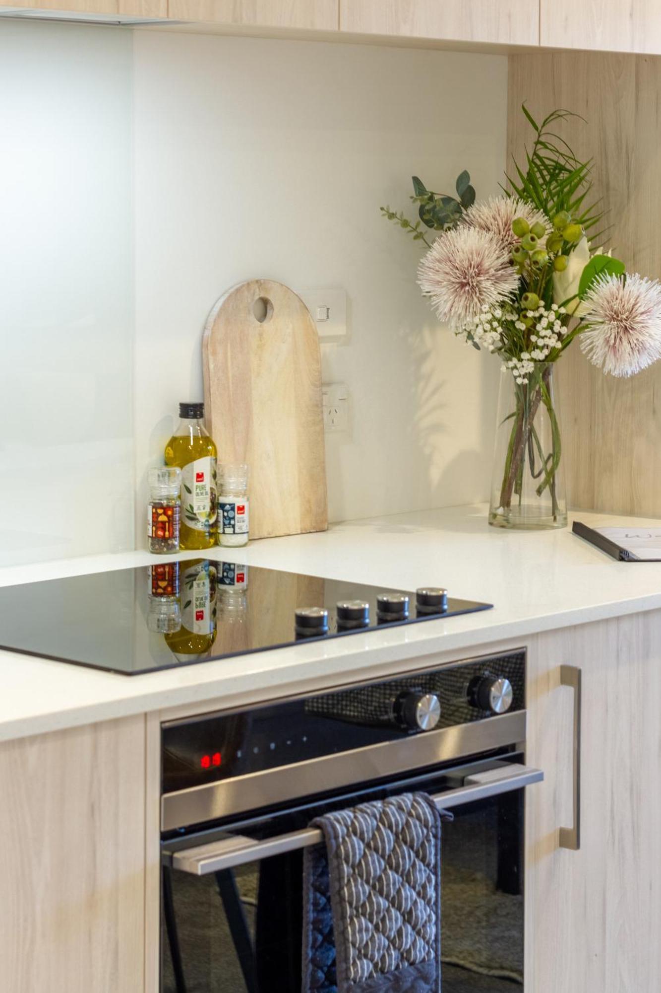 Downtown Comfort: Modern Studio With Backyard Christchurch Luaran gambar