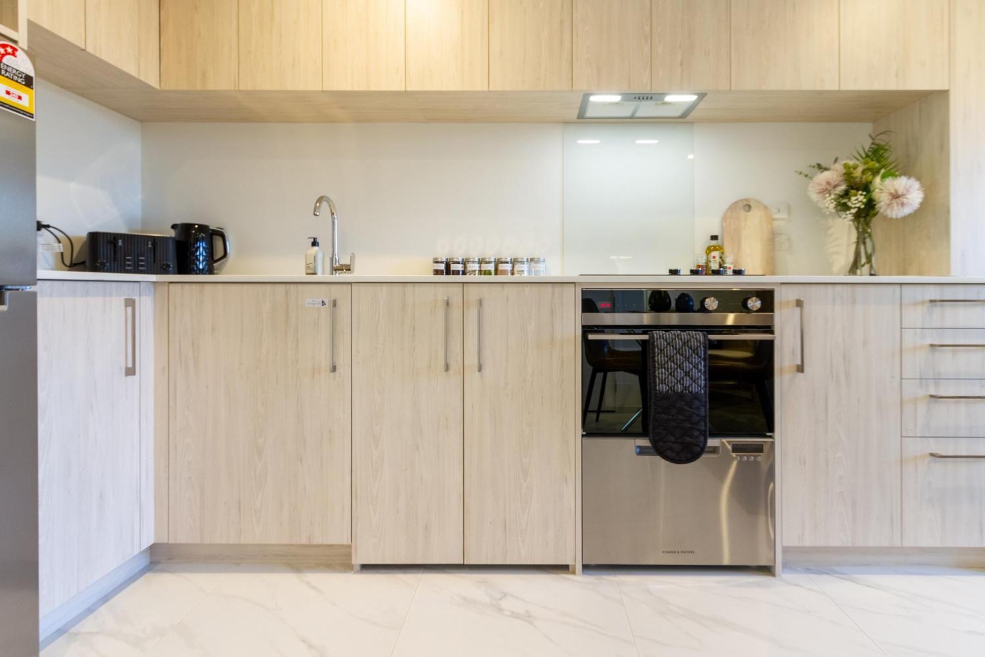 Downtown Comfort: Modern Studio With Backyard Christchurch Luaran gambar