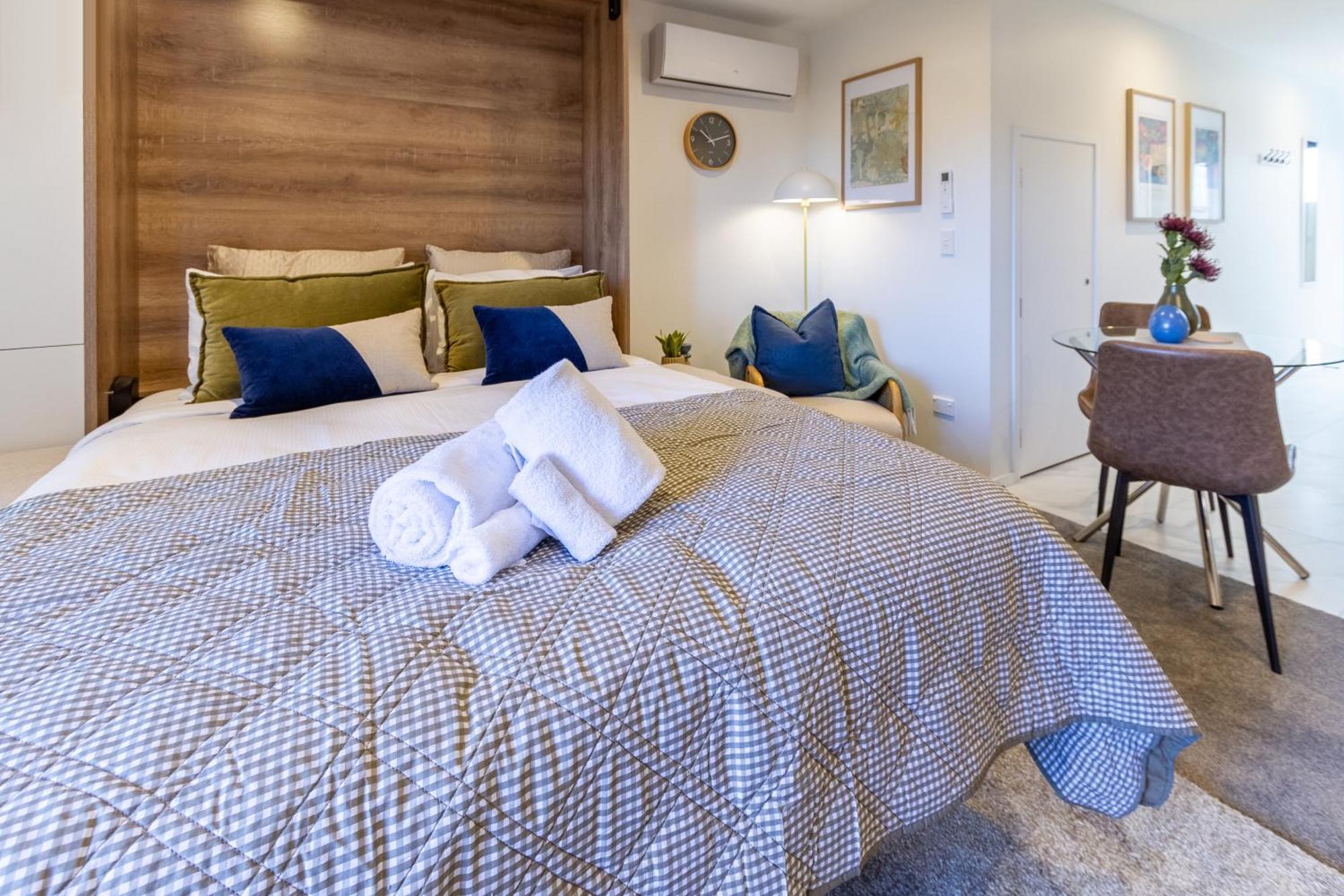 Downtown Comfort: Modern Studio With Backyard Christchurch Luaran gambar