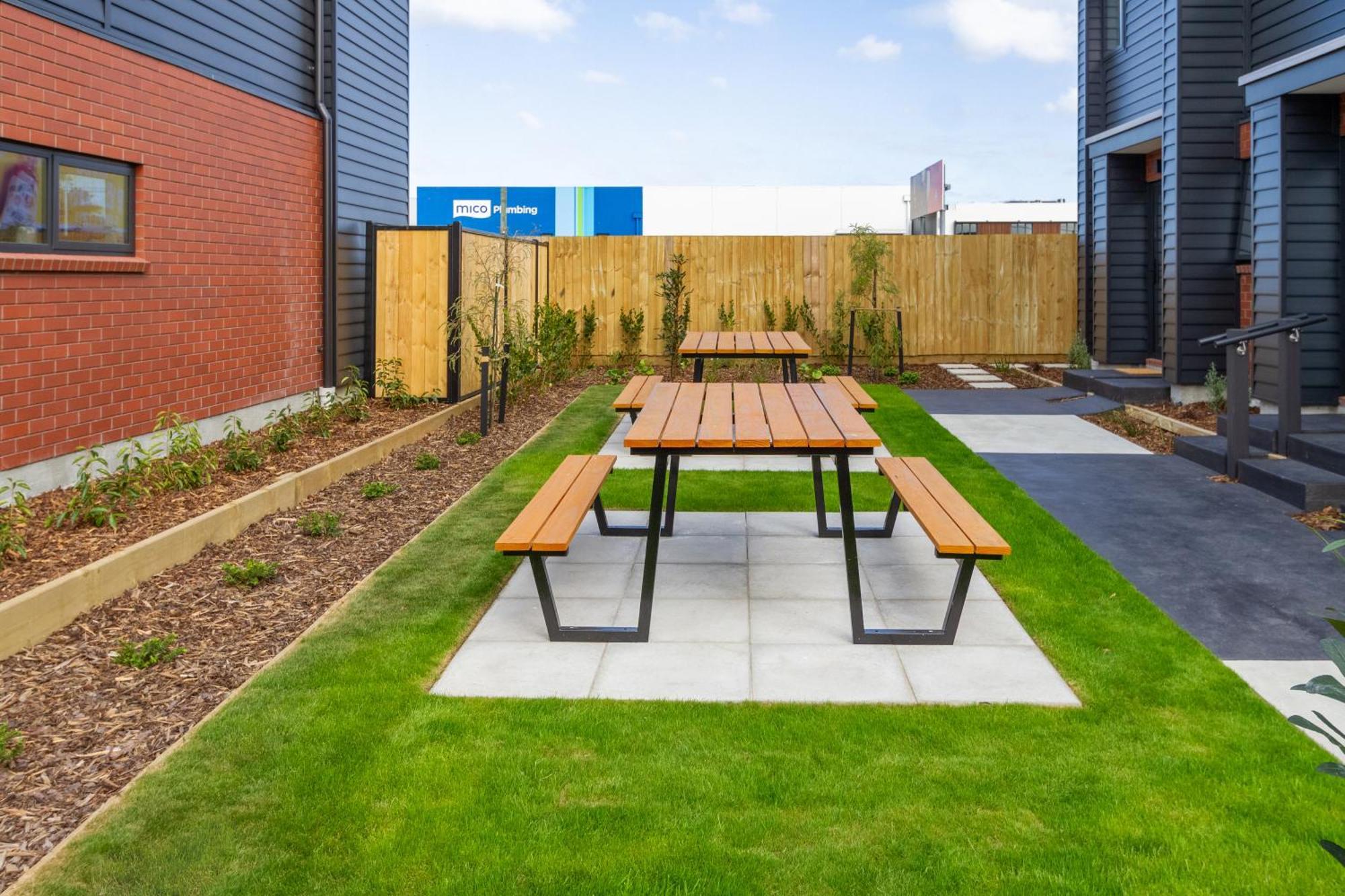 Downtown Comfort: Modern Studio With Backyard Christchurch Luaran gambar